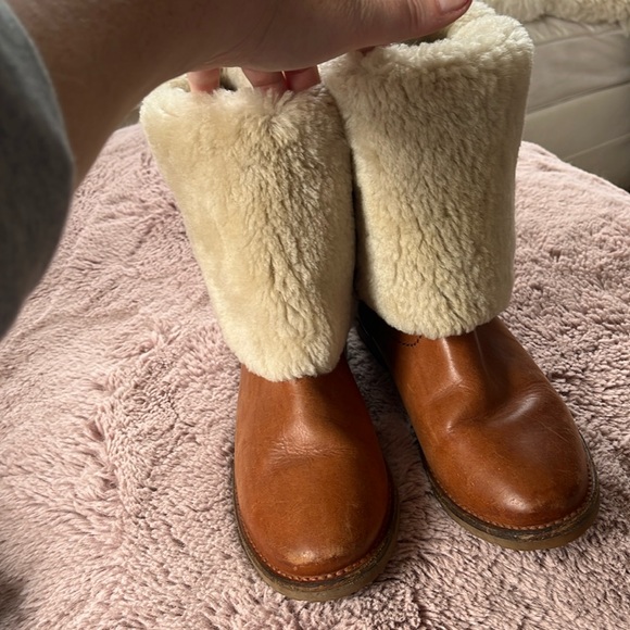 The Frye Company shearling boots (size 7.5) - Picture 3 of 7